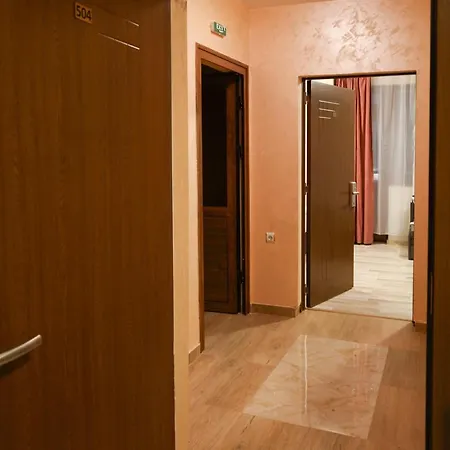 Отель Leda